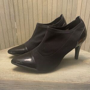 Elegant Dana Buchman Black Women's Heels 6.5M. Imperfections on Heels shown pics